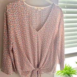 Floral top with tie detail on front. Great with white shirts or jeans for spring